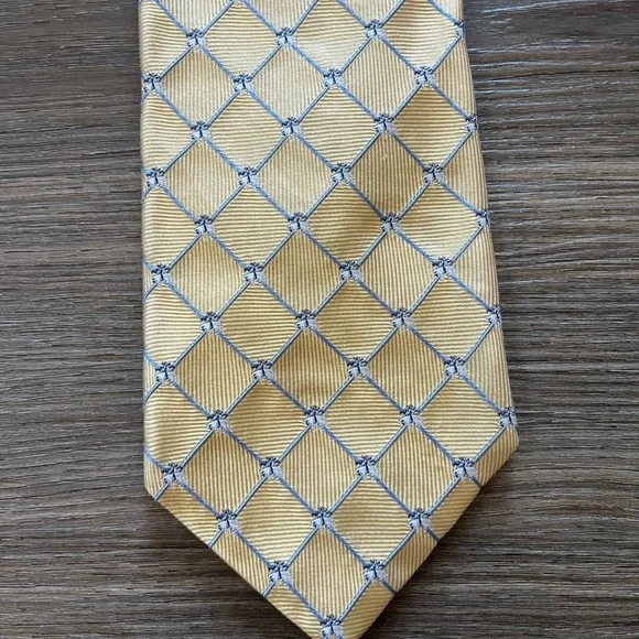 346 Brooks Brothers Yellow Men's Silk Tie - Picture 2 of 3